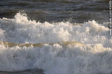 Waves with foam - Department of Maldonado - URUGUAY. Photo #43459
