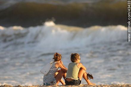 Girlfriends at the beach - Department of Maldonado - URUGUAY. Photo #43433