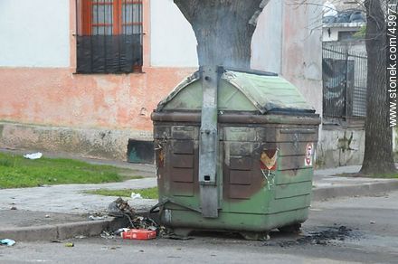 Smoke in trash container -  - URUGUAY. Photo #43971