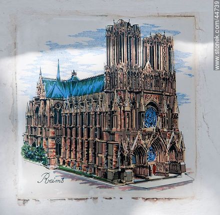 Reims Cathedral painted on a tile - Department of Florida - URUGUAY. Foto No. 44739