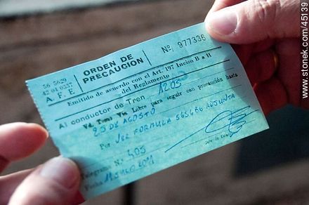 Railroad warning order - Department of Montevideo - URUGUAY. Foto No. 45139