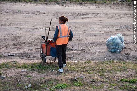 Street cleaner - Department of Montevideo - URUGUAY. Photo #45100