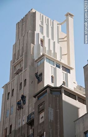 Refacción del Palacio Díaz en la Av. 18 de Julio - Departamento de Montevideo - URUGUAY. Foto No. 45233