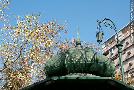 Kiosk dome and old lantern. - Department of Montevideo - URUGUAY. Photo #45230