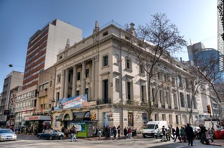 Esquina de 18 de Julio y Yaguarón. Edificio del diario El Día. - Departamento de Montevideo - URUGUAY. Foto No. 45229