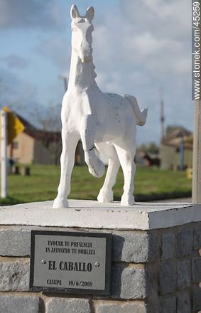 Horse monument in Casupá - Department of Florida - URUGUAY. Foto No. 45259