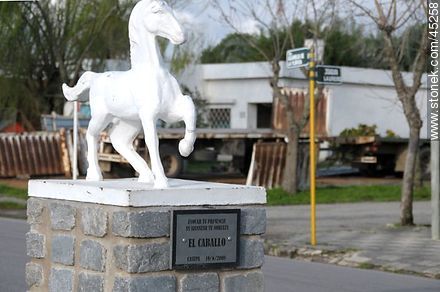 Horse monument in Casupá - Department of Florida - URUGUAY. Foto No. 45258