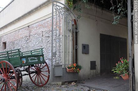 Entrance to gallery shops - Department of Colonia - URUGUAY. Photo #45335