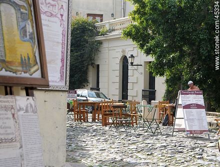Almuerzo en la calle - Departamento de Colonia - URUGUAY. Foto No. 45334