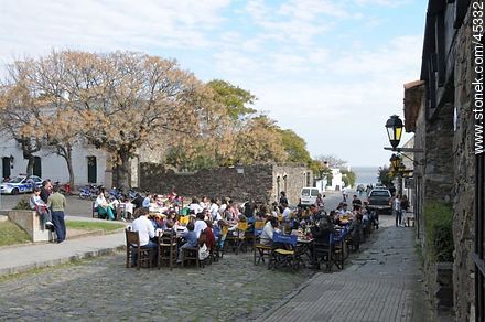 Lunch in the Historic District - Department of Colonia - URUGUAY. Photo #45332