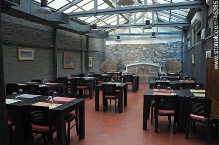 Restaurante de la Ciudad Vieja - Departamento de Montevideo - URUGUAY. Foto No. 45385