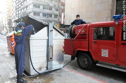 Firefighters extinguished a fire in a trash container - Department of Montevideo - URUGUAY. Photo #45376