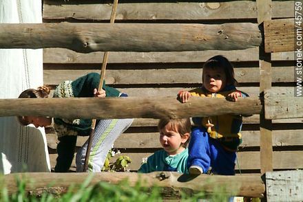Children working and enjoying the morning - Department of Canelones - URUGUAY. Photo #45759