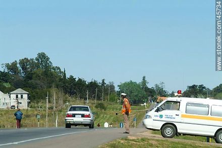 Policía Caminera en la ruta 101 - Departamento de Canelones - URUGUAY. Foto No. 45734