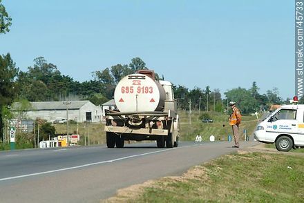 Policía Caminera en la ruta 101 - Departamento de Canelones - URUGUAY. Foto No. 45733