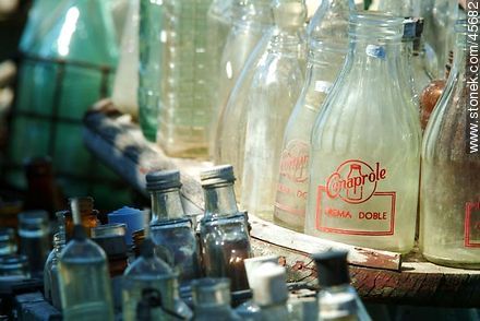 Old bottles - Department of Canelones - URUGUAY. Foto No. 45682