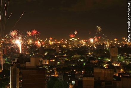 Fireworks over the city of Montevideo - Department of Montevideo - URUGUAY. Photo #45943