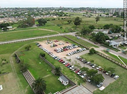 Campus and parking of the Faculty of Sciences. - Department of Montevideo - URUGUAY. Photo #45845