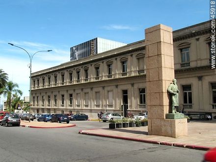 Monumento a Blanes y teatro Solís - Departamento de Montevideo - URUGUAY. Foto No. 45918