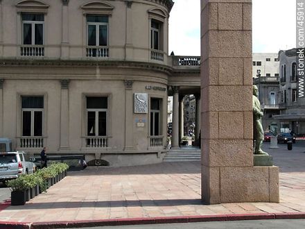 Monumento a Blanes y teatro Solís - Departamento de Montevideo - URUGUAY. Foto No. 45914