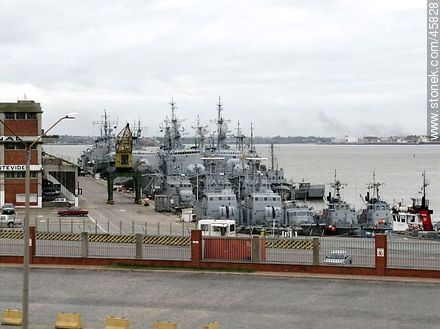 Port of Montevideo. Navy ships. - Department of Montevideo - URUGUAY. Photo #45828