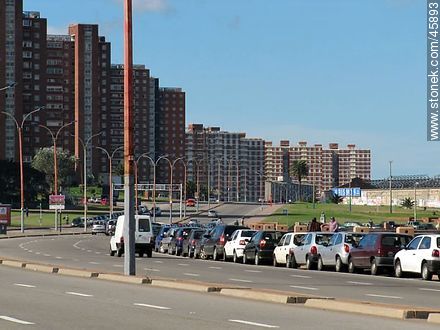 Residential towers in the promenade República Argentina - Department of Montevideo - URUGUAY. Foto No. 45893