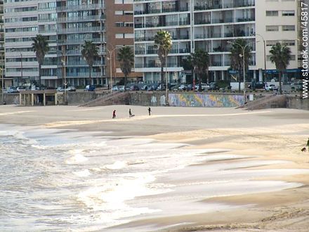 Pocitos beach in winter. - Department of Montevideo - URUGUAY. Photo #45817