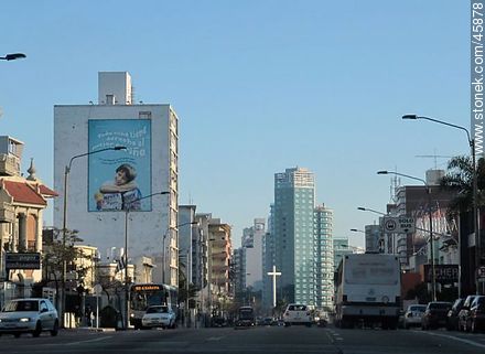 Avenida 8 de Octubre, Cruz del Papa, Torre del Congreso. - Departamento de Montevideo - URUGUAY. Foto No. 45878