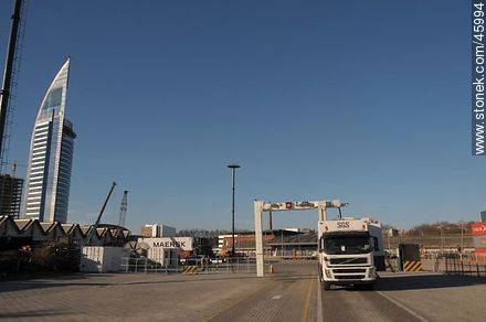 Escaner para análisis de carga de camiones. - Departamento de Montevideo - URUGUAY. Foto No. 45994