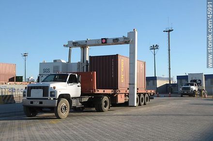 Escaner para análisis de carga de camiones. - Departamento de Montevideo - URUGUAY. Foto No. 45991