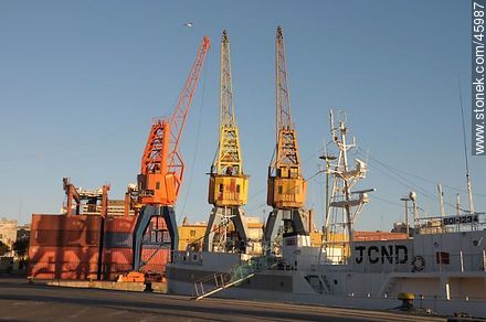 Cranes in Port of Montevideo - Department of Montevideo - URUGUAY. Photo #45987