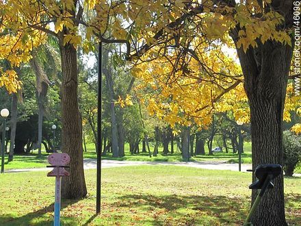 Seesaw in Parque Batlle - Department of Montevideo - URUGUAY. Photo #46096