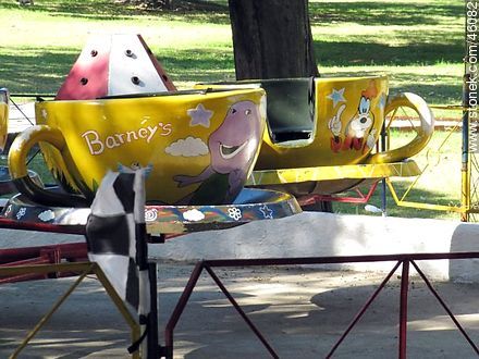 Juegos infantiles eléctricos. - Departamento de Montevideo - URUGUAY. Foto No. 46082