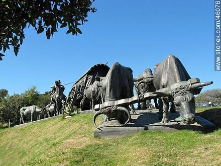 Monumento a la Carreta de Belloni - Departamento de Montevideo - URUGUAY. Foto No. 46076