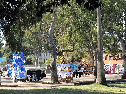 Flags and t-shirts of Nacional and Peñarol. - Department of Montevideo - URUGUAY. Photo #46060