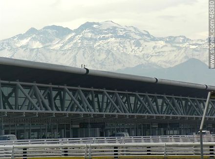 Santiago de Chile airport Arturo Merino Benitez. Back, the Andes. - Chile - Others in SOUTH AMERICA. Photo #46380