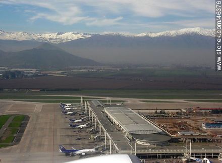 Airport of Santiago de Chile.  At back, the Andes. - Chile - Others in SOUTH AMERICA. Photo #46376