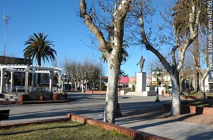 Main square of Rosario - Department of Colonia - URUGUAY. Foto No. 46756