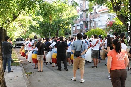 Preparing for Llamadas parade - Department of Montevideo - URUGUAY. Photo #47026