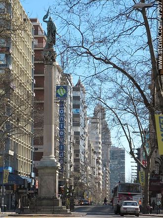Avenida 18 de Julio y Plaza Libertad - Departamento de Montevideo - URUGUAY. Foto No. 47307