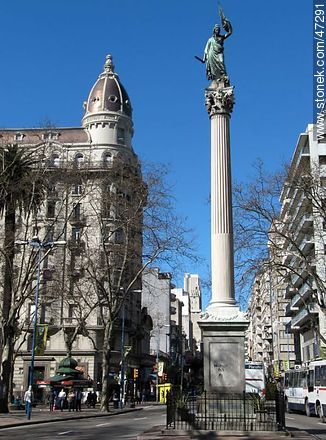 Statue of Liberty and Palacio Montero - Department of Montevideo - URUGUAY. Photo #47291