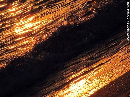 Breaking waves on the shore at sunset - Department of Maldonado - URUGUAY. Photo #47496