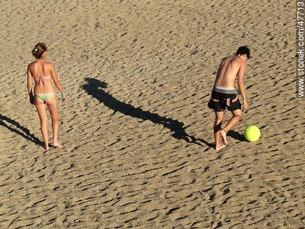 Deporte en la playa - Departamento de Maldonado - URUGUAY. Foto No. 47713