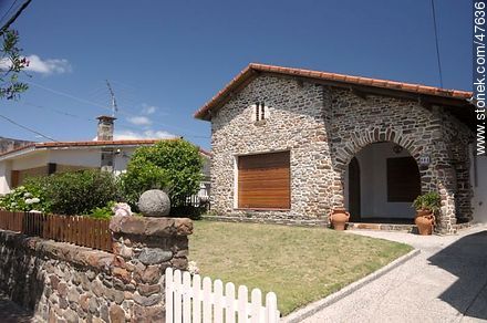 Residencia en piedra en Atanasio Sierra - Departamento de Maldonado - URUGUAY. Foto No. 47636