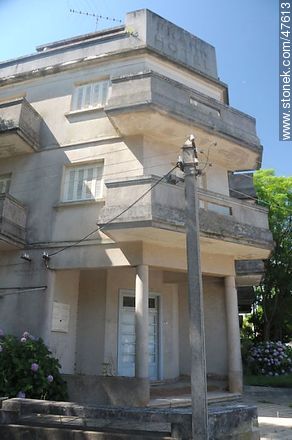 Ex hotel Frank en la esquina de Atanasio Sierra y Ayacucho - Departamento de Maldonado - URUGUAY. Foto No. 47613
