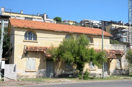 Antigua casa en la rambla - Departamento de Maldonado - URUGUAY. Foto No. 47707