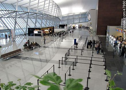Aeropuerto Internacional de Carrasco. Hall del primer piso. - Departamento de Canelones - URUGUAY. Foto No. 47860