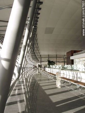 Aeropuerto Internacional de Carrasco. Vista del segundo piso - Departamento de Canelones - URUGUAY. Foto No. 47801