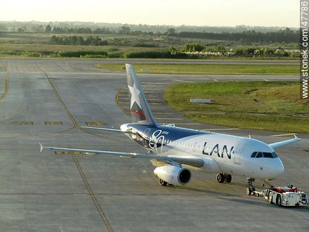 Carrasco International Airport. Lan Airbus 318. - Department of Canelones - URUGUAY. Photo #47786