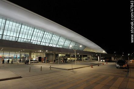 Aeropuerto Internacional de Carrasco. Vista nocturna. - Departamento de Canelones - URUGUAY. Foto No. 47843